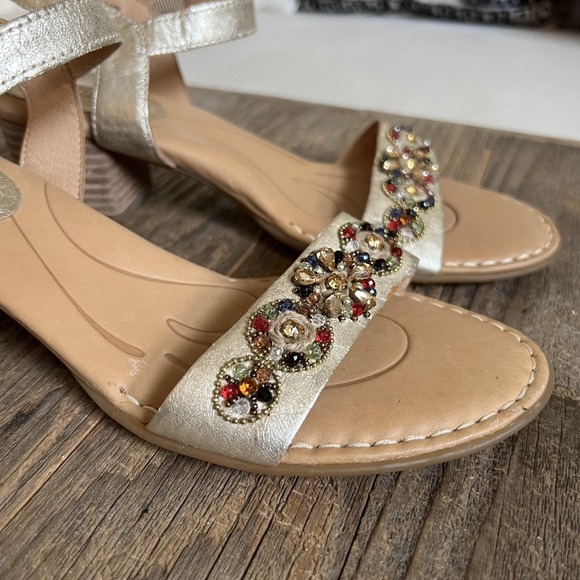 Born Sandal Shoes Womens Size 7 Gold Beaded Ankle Strap Block Heel Dress Comfort - Picture 9 of 13